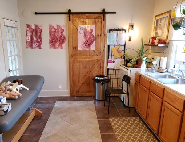 a picture of the inside of an antenatal clinic