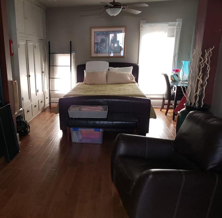 a picture of a homelike birthing room